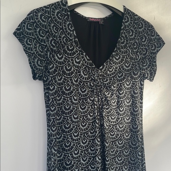 Fresh Produce Black and Grey Ruffled Front V-Neck Short Sleeve Dress Small - Picture 10 of 17